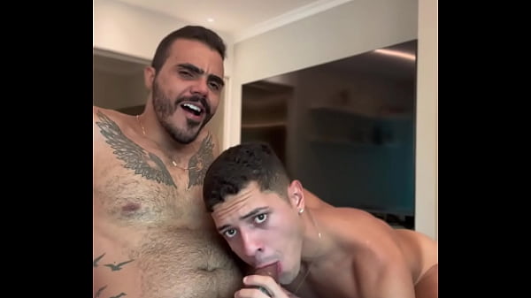 Agroboy satisfazendo a vontade que a rola pedia