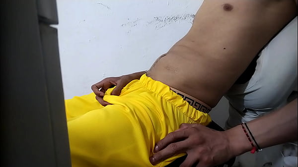 Latino safado mostra pau grande com tesão extremo e paixão
